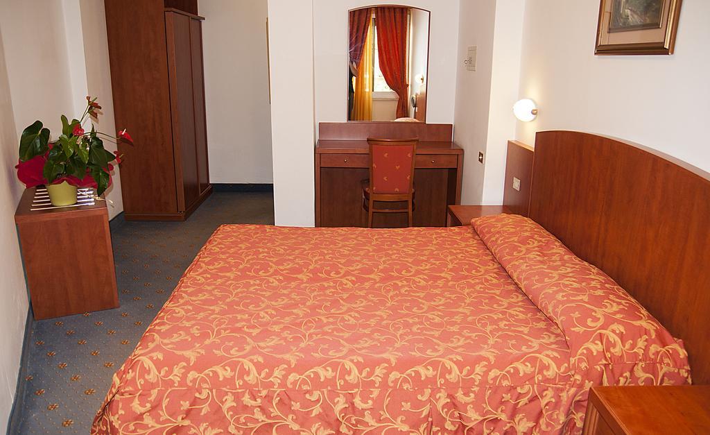 Hotel Garden Limone sul Garda Bilik gambar