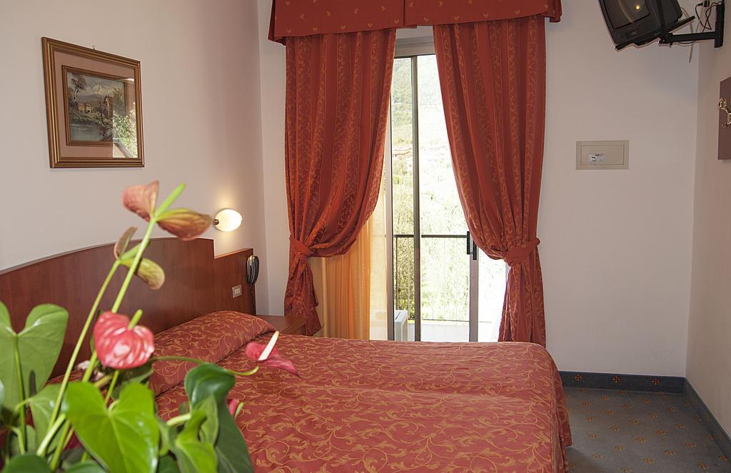 Hotel Garden Limone sul Garda Bilik gambar