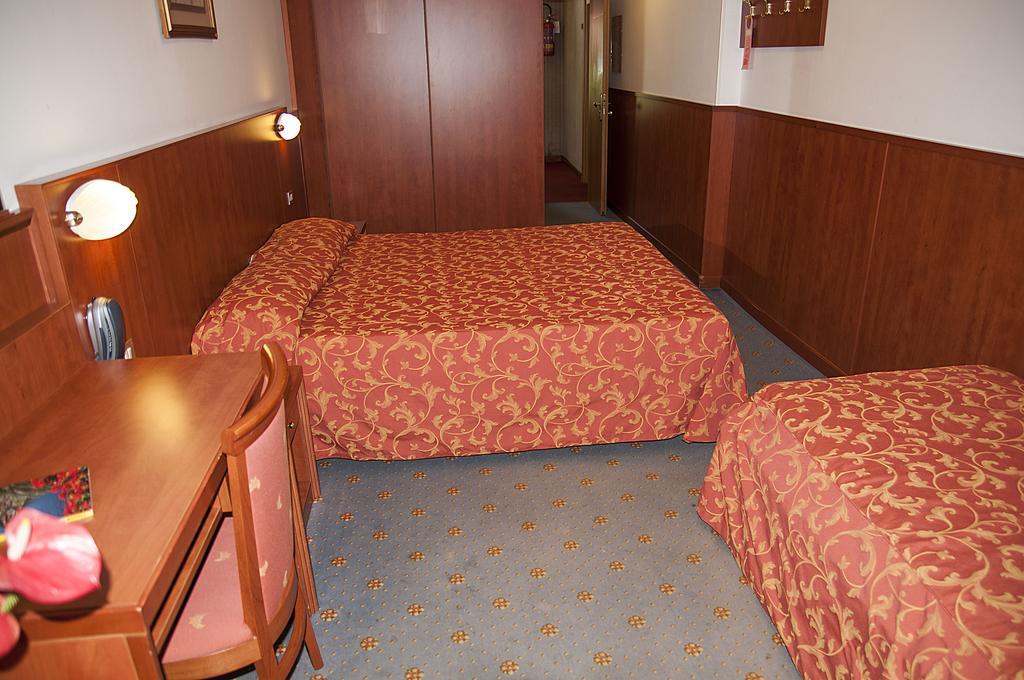 Hotel Garden Limone sul Garda Bilik gambar