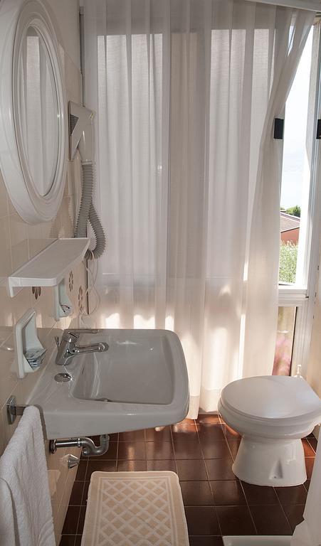 Hotel Garden Limone sul Garda Bilik gambar